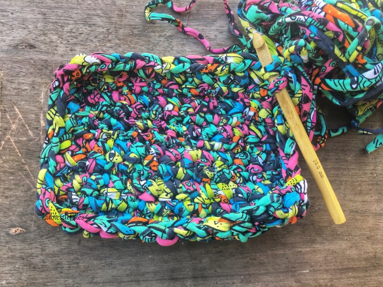 DIY-panier-en-hooked-trapilho-lubiesdefilles.com